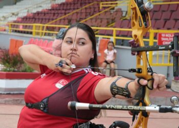 Şampiyon okçu Merve Nur Eroğlu’nun hedefi olimpiyat madalyası