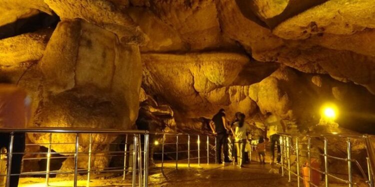 UNESCO listesinde… Serinlemek isteyenler bu mağaraya akın ediyor!