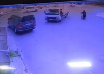 Kamyoneti camından içeri atlayarak durdurdu!
