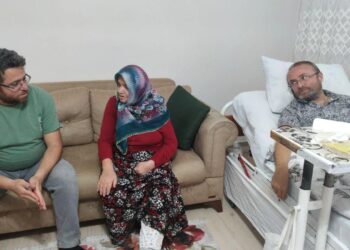 Hayatını bakıma muhtaç ailesine adadı