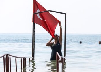 Manş Denizi’ni yüzerek geçen ilk Türk kadını: Nesrin Olgun Arslan