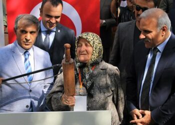 100 yıllık merdanesini müzeye bağışladı