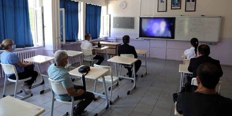 Mesleki eğitim seminerleri, ilk kez özel okul öğretmenlerine de tanımlandı