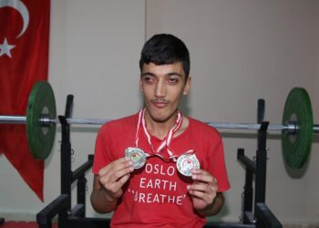 Şanlıurfalı görme engelli haltercinin hayali ay-yıldızlı forma