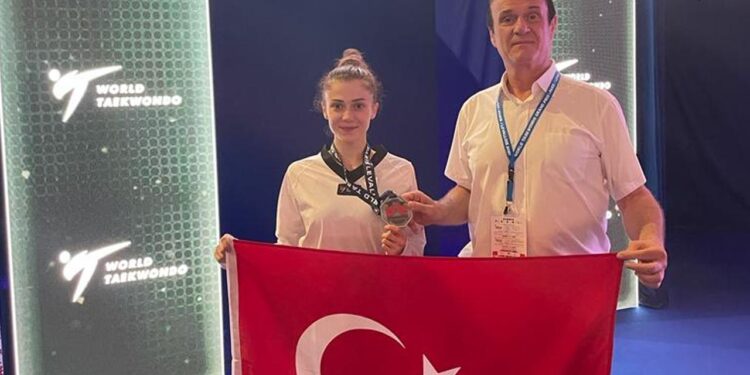 Milli tekvandocu Merve Dinçel’den gümüş madalya