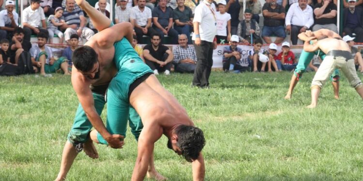 Uluslararası Altın Kemer Karakucak Güreşleri’nde Kenan Gör başpehlivan oldu