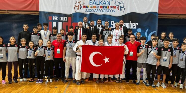 Milli sporculardan 26 madalya