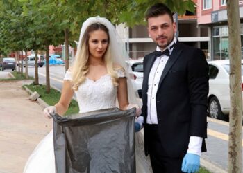 Dünya Temizlik Günü’nde gelinlik ve damatlıkla çöp topladılar