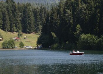 Karagöl her mevsim ilgi çekiyor