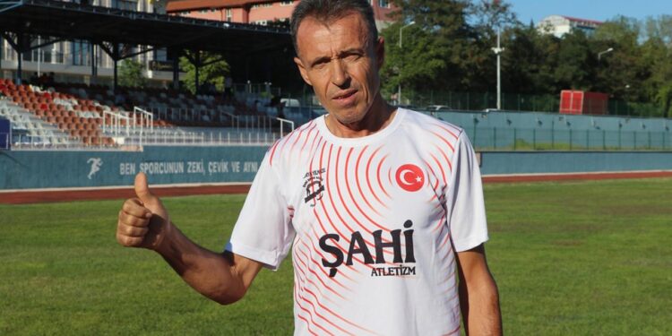 41 yıldır koşan master milli atlet Balkan Şampiyonası’na hazırlanıyor