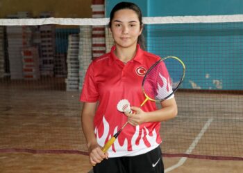 İşitme engelli milli badmintoncu Hale Nur’un hedefi Avrupa şampiyonluğu