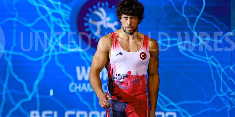 Milli güreşçi Selçuk Can dünya üçüncüsü oldu.