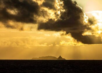 Tonga’daki yanardağ patlaması iç okyanus dalgaları üretti