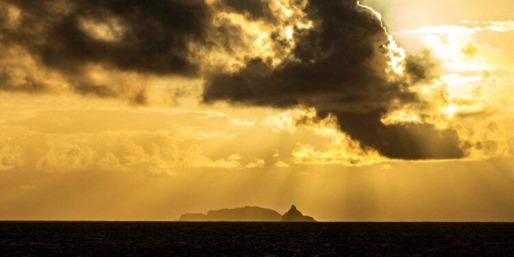 Tonga’daki yanardağ patlaması iç okyanus dalgaları üretti