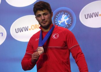 Dünya üçüncüsü Yunus Emre Başar doğuştan güreşçi
