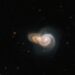 Hubble Uzay Teleskobu birbirine uzak iki galaksinin görüntüsünü yakaladı