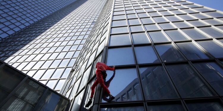 Fransız Örümcek Adam 60. yaşını böyle kutladı