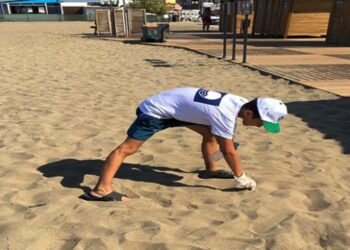 Çocuklar çöp toplayarak örnek oldu