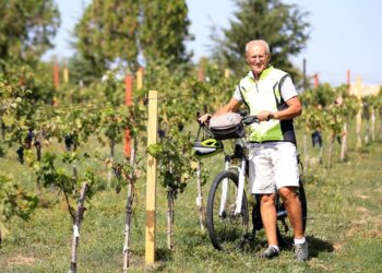 Emekli öğretmen 62 yıllık bisiklet tutkusundan vazgeçmiyor