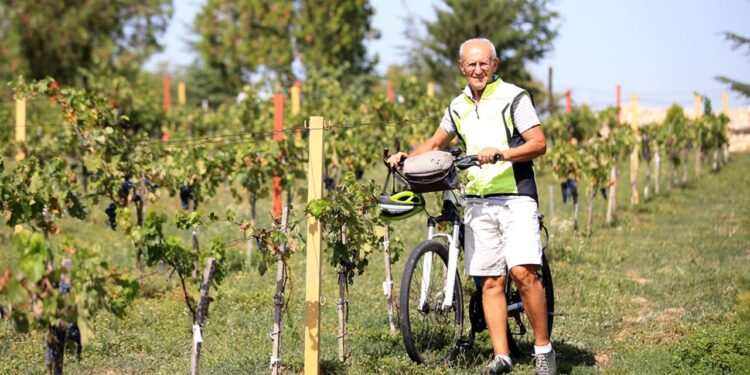 Emekli öğretmen 62 yıllık bisiklet tutkusundan vazgeçmiyor