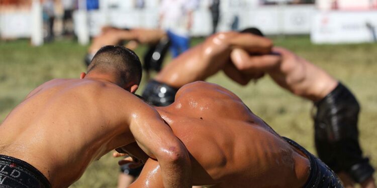 Dünya Göçebe Oyunları’nda temsil edecek pehlivanlar belirlendi