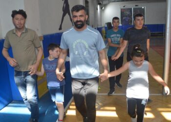 İşitme engelli milli atlet otizmli çocukların gelişimine katkı sunuyor