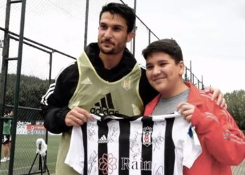 Kanseri yenen genç Beşiktaşlı hayalini gerçekleştirdi