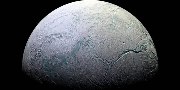 Dünya dışı yaşam arayışında hedef Satürn’ün Enceladus uydusu
