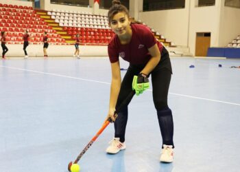 Hem eğitimini hem hokeyi kariyerine sığdırdı