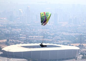 Mersin Gelincik Tepesi’nden yamaç paraşütü ile 20 bin uçuş yapıldı