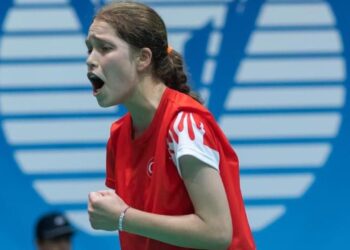 Milli sporculardan biri altın 3 madalya