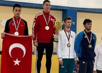 Milli eskrimci Furkan Yaman gümüş madalya kazandı