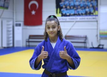 13 yaşında şampiyon milli judocu Ezgi Topçu hedef büyüttü
