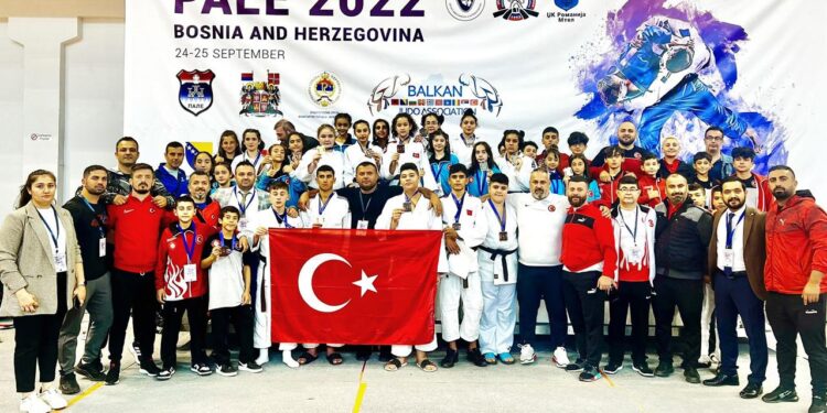 Minik judokalar Balkan Şampiyonası’nı zirvede tamamladı