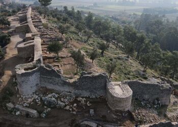 Muğla’da Orta Çağ kalesinin olduğu bölgede 2 bin 700 yıllık kalıntılara ulaşıldı