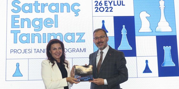 Dünyada bir ilk: Türk İşaret Dili Satranç Terimleri Sözlüğü tanıtıldı