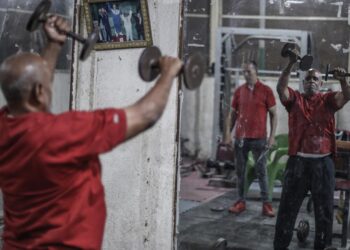 Mısırlı 70 yaşındaki antrenör sporu yaşıtlarına da tavsiye ediyor