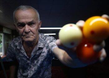 Emekli muhasebeci bilardo tutkusundan 46 yıldır vazgeçmiyor
