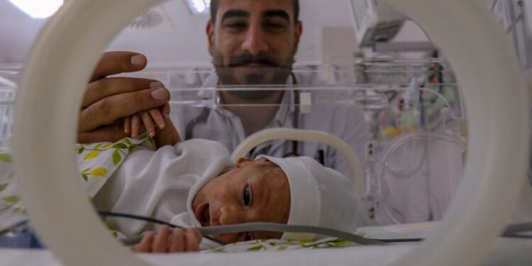 Prematüre doğduğu hastaneye doktor oldu