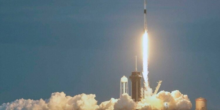 SpaceX, rakibi OneWeb için uzaya 40 internet uydusu fırlattı