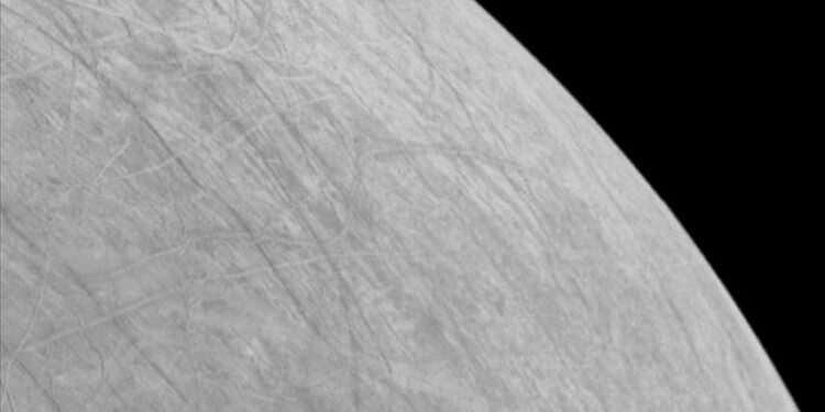 NASA paylaştı: Jüpiter’in uydusu Europa’nın en yakın görüntüsü