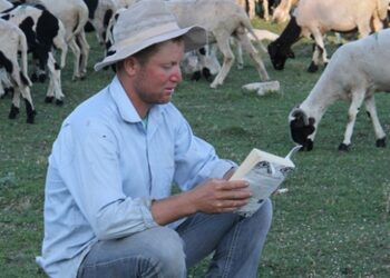 Konya’da çobanlık yapan Adem Gökoğlan okuma azmiyle takdir topluyor