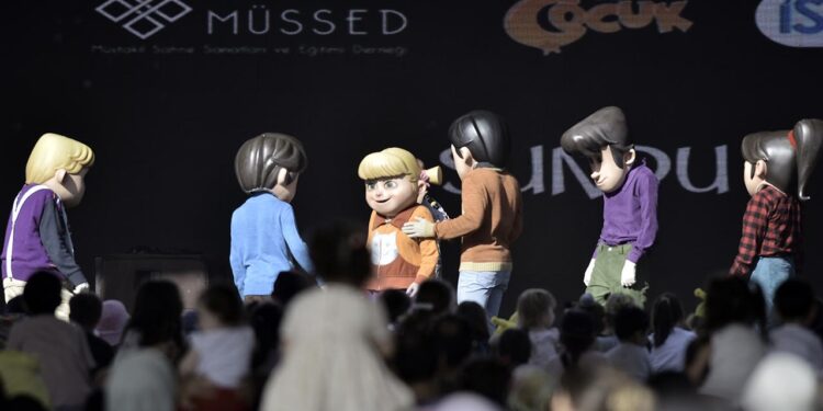 Dünya Göçebe Oyunları’nda “Rafadan Tayfa” çocuklarla buluştu