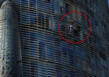 Örümcek Adam bu kez oğluyla tırmandı