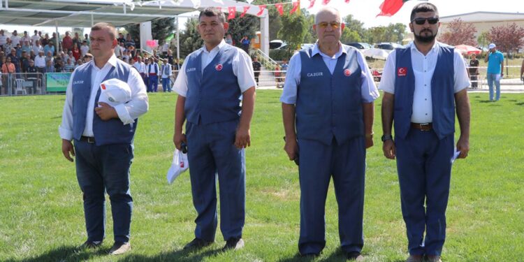 Er meydanındaki cazgırlar usta-çırak ilişkisiyle yetişiyor