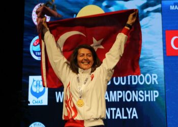 Milli sporcu Birgül Erken dünya rekoru kırarak altın madalya kazandı