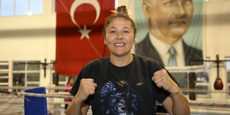 Dünya şampiyonu Şennur Demir ringlere şampiyonlukla veda etmek istiyor