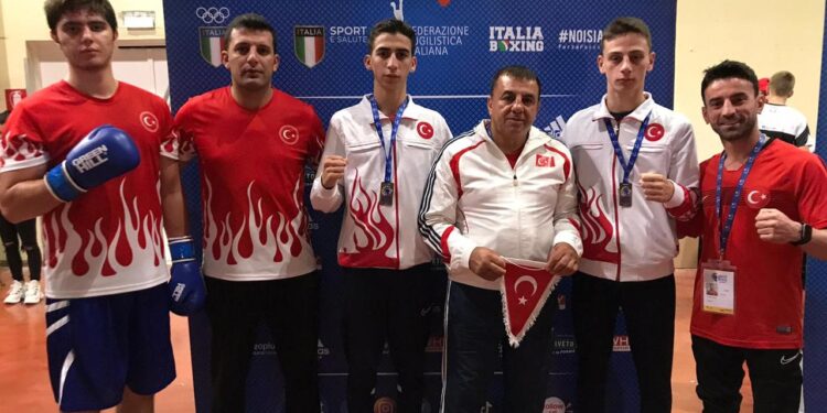 Milli boksörlerden 10 madalya