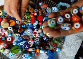 Nazar boncuğu tutkusuyla ‘Yaşayan İnsan Hazinesi’ unvanına sahip oldu