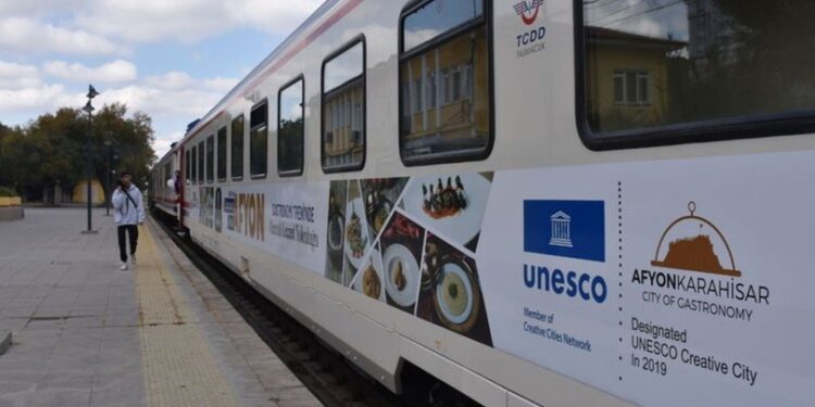 Gastronomi treni ilk seferine başladı